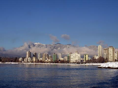 温哥华海边雪景