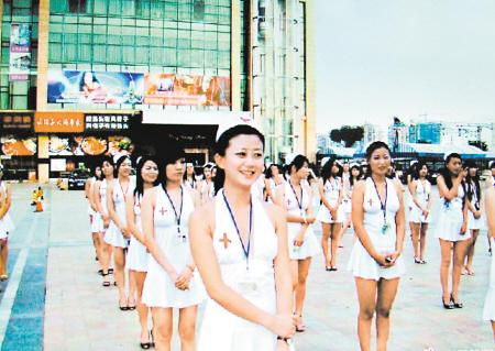 东莞酒店举行"小姐大阅兵"