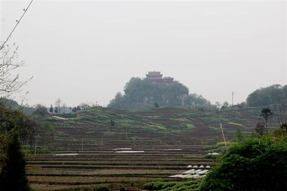 远眺天台寺,位于重庆市长寿区葛兰镇麒潜山.蔡律摄