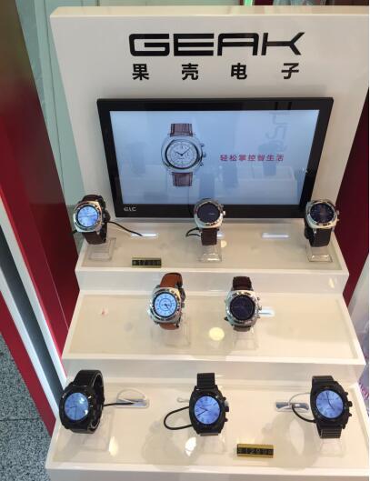 GEAK Watch 智能手表入驻深圳机场 成为旅客关注焦点