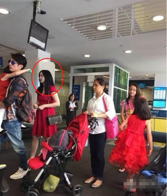 吴尊老婆终于摘下口罩，五官精致胜过范冰冰，网友：美若天仙