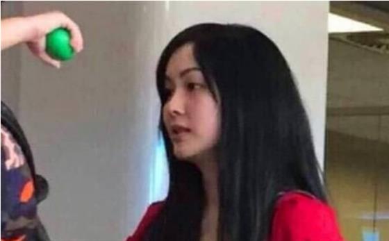 吴尊老婆终于摘下口罩，五官精致胜过范冰冰，网友：美若天仙