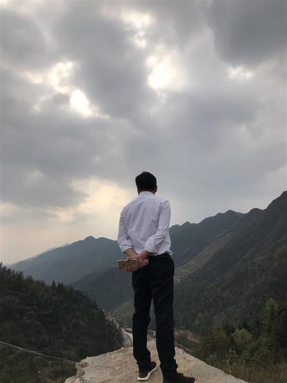 李亮