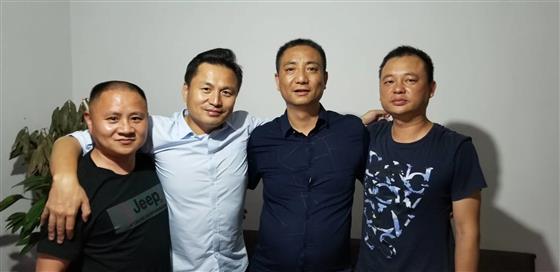 李亮
