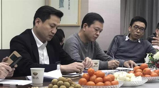 李亮参加市里领导重要会议中
